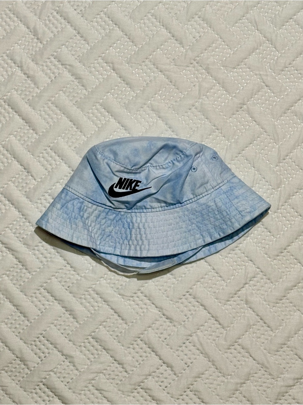 Nike Infant Bucket Hat UPF40+ w/ chin strap